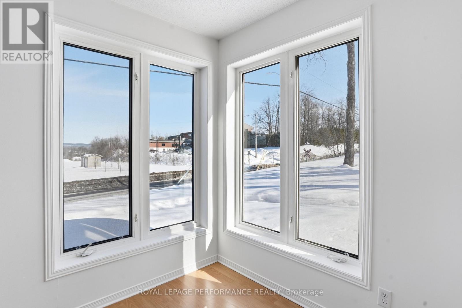 112 - 1101 Clement Street, Hawkesbury, Ontario K6A 3P1 - Photo 11 - X12809654