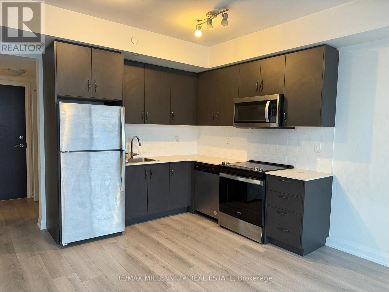 112 - 95 Attmar Drive, Brampton, Ontario  L6P 0Y6 - Photo 8 - W12809476