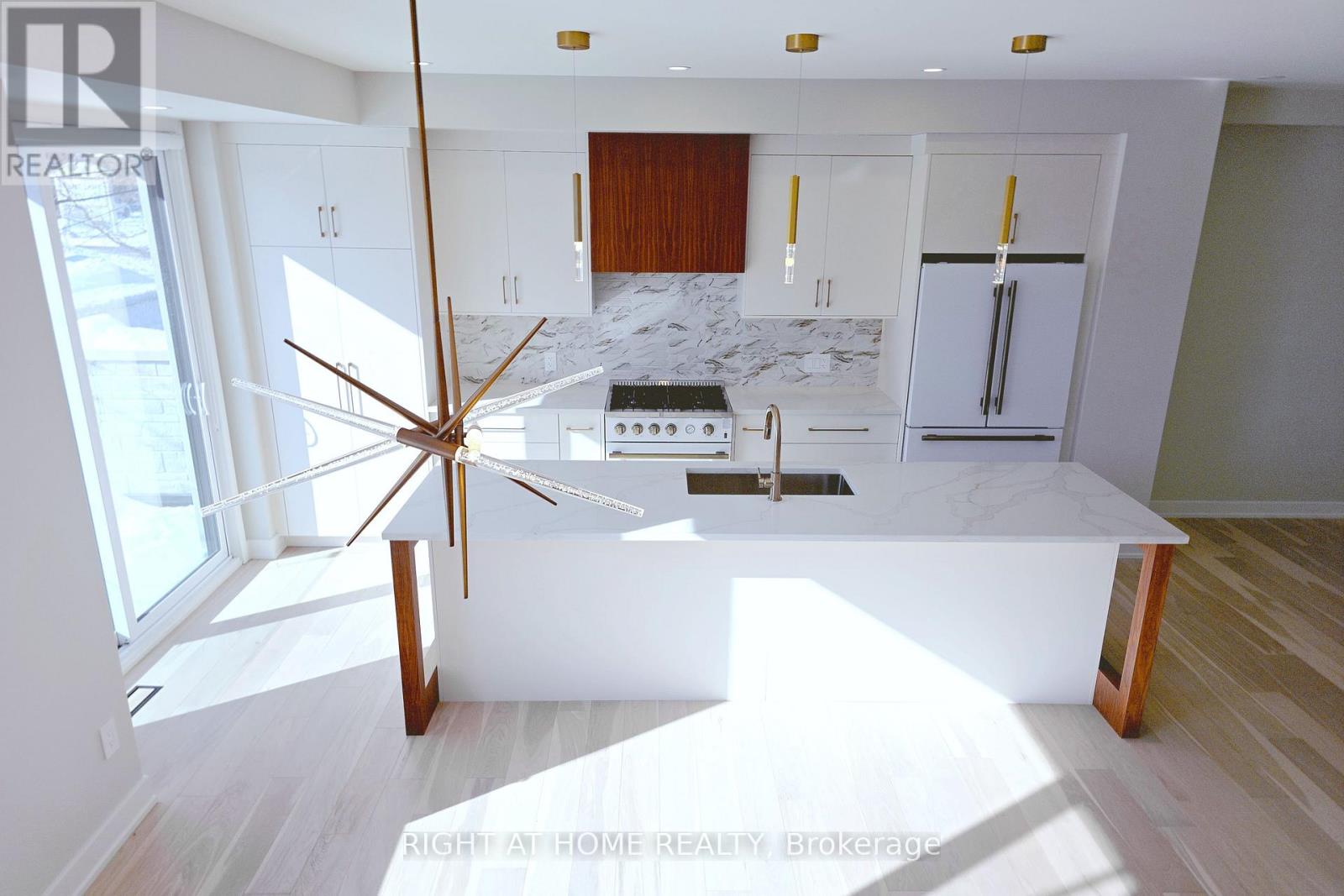 583 Codd's Road N, Ottawa, Ontario  K1K 2G6 - Photo 3 - X12804446