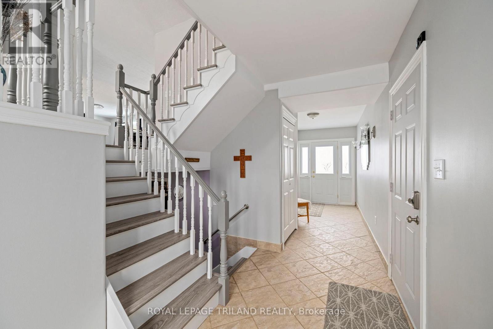 88650 Hilltop Lane, Malahide, Ontario  N5H 0B1 - Photo 5 - X12809670