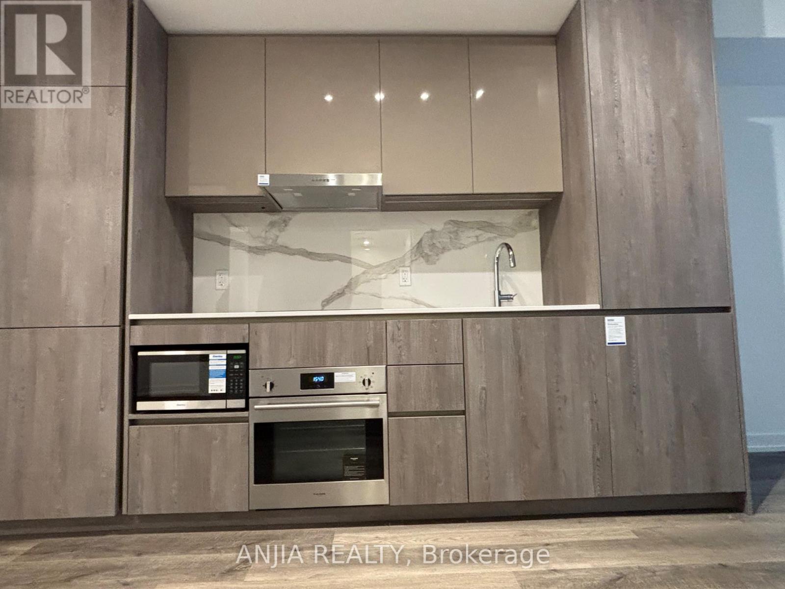 3911 - 8 Interchange Way, Vaughan, Ontario  L4K 0R2 - Photo 3 - N12809646