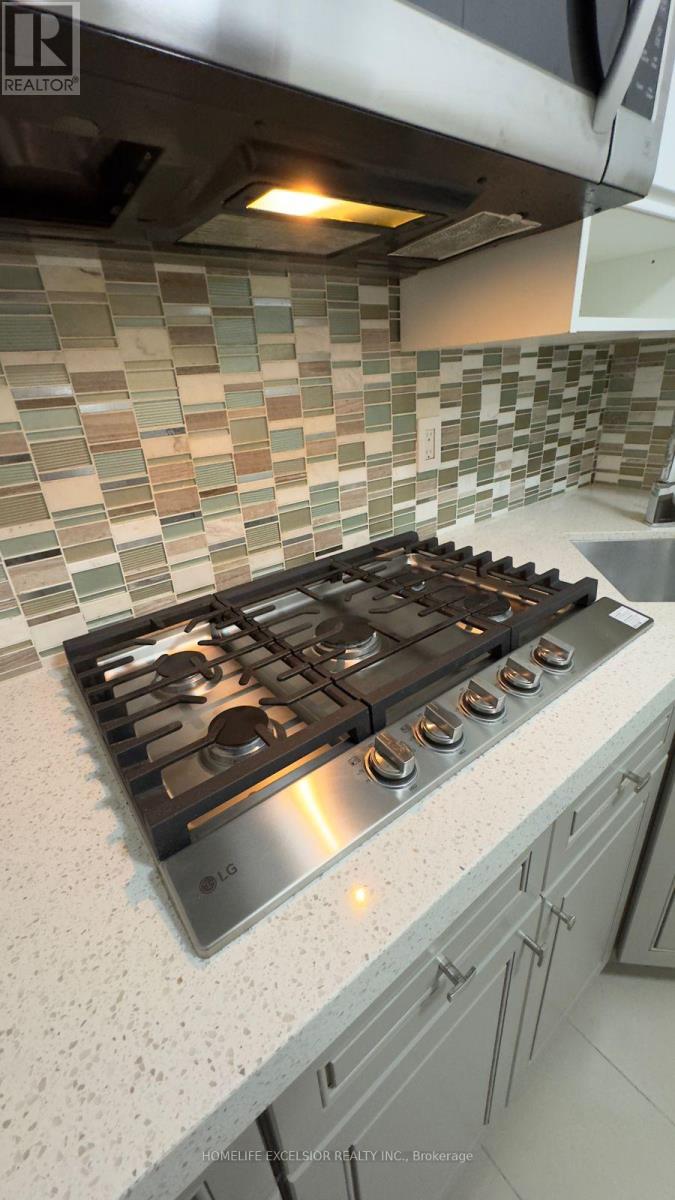 160 BOGERT AVENUE, Toronto, Ontario