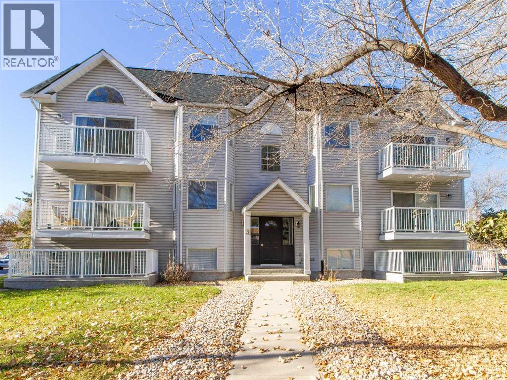 3 Alberta Avenue, Okotoks, Alberta  T1S 1J3 - Photo 2 - A2262219