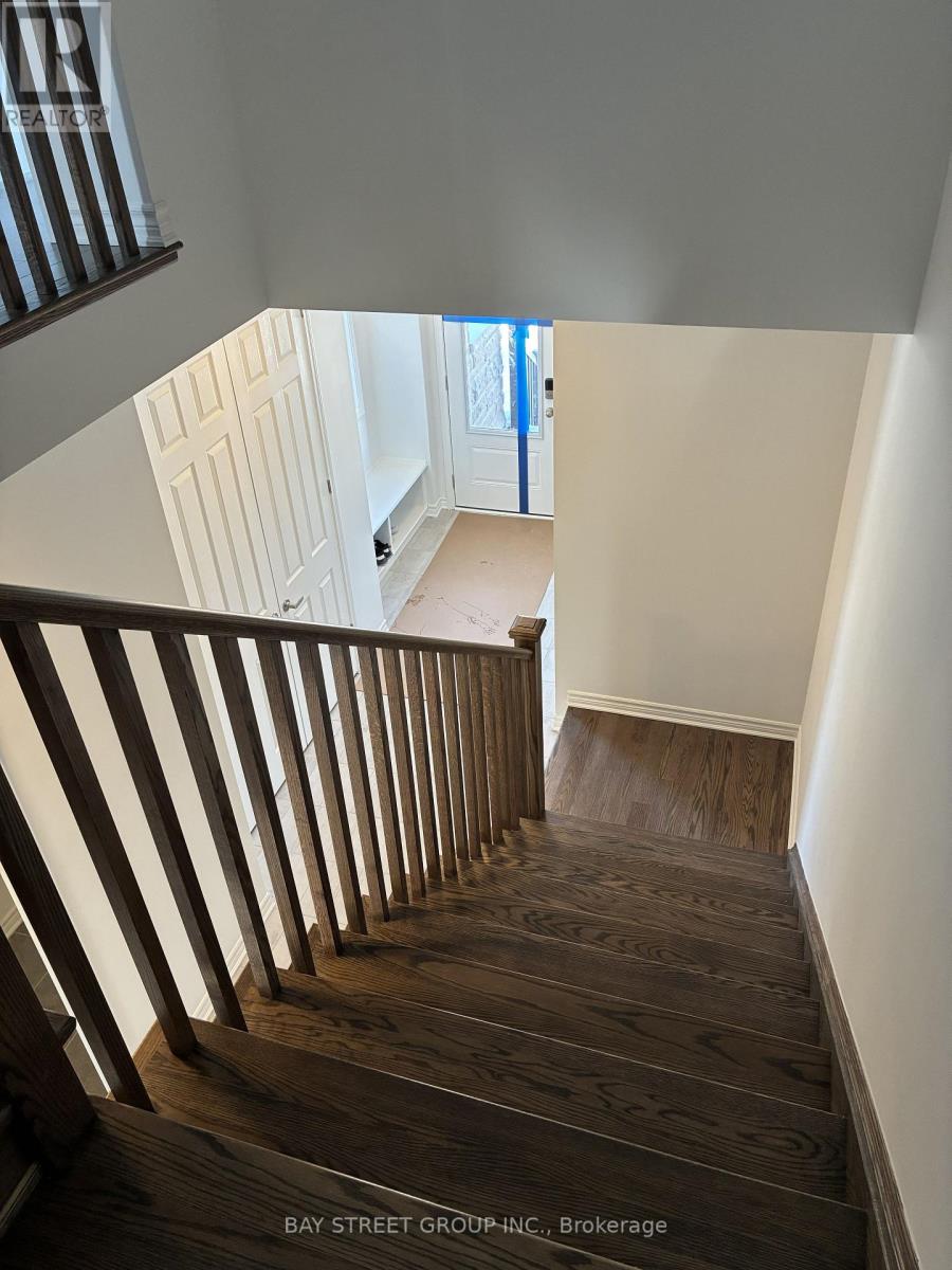 9 Moss Drive E, Markham, Ontario L6C 3S8 - Photo 6 - N12790406