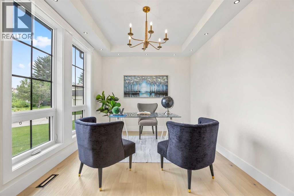 12 Vardana Place Nw, Calgary, Alberta  T3A 0C5 - Photo 3 - A2277940