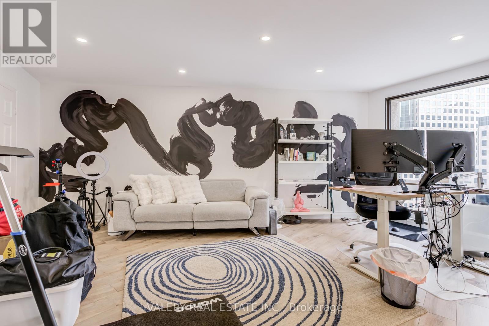 1913 - 55 Harbour Square, Toronto, Ontario  M5J 2L1 - Photo 39 - C12809710