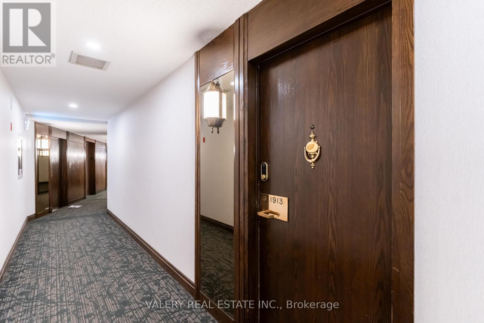 1913 - 55 Harbour Square, Toronto, Ontario  M5J 2L1 - Photo 4 - C12809710