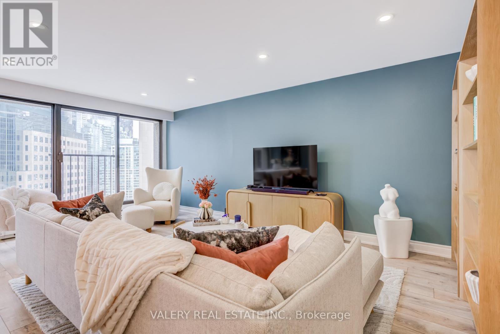 1913 - 55 Harbour Square, Toronto, Ontario  M5J 2L1 - Photo 8 - C12809710