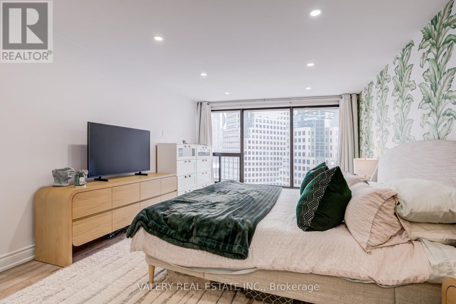 1913 - 55 Harbour Square, Toronto, Ontario  M5J 2L1 - Photo 28 - C12809712