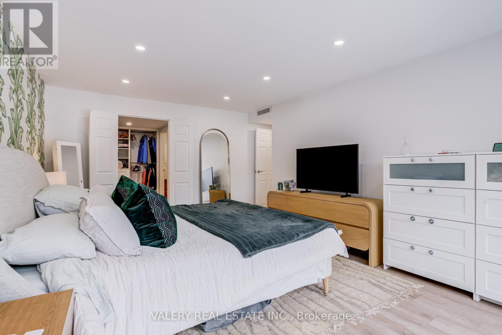 1913 - 55 Harbour Square, Toronto, Ontario  M5J 2L1 - Photo 29 - C12809712