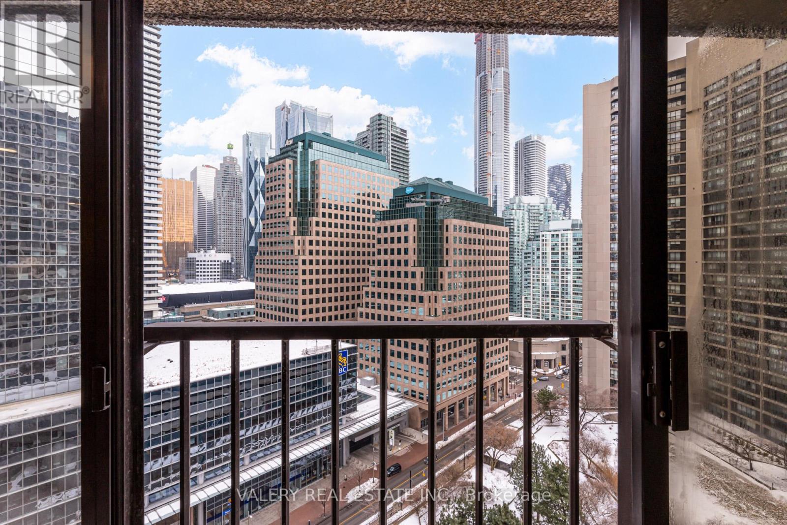 1913 - 55 Harbour Square, Toronto, Ontario  M5J 2L1 - Photo 40 - C12809712