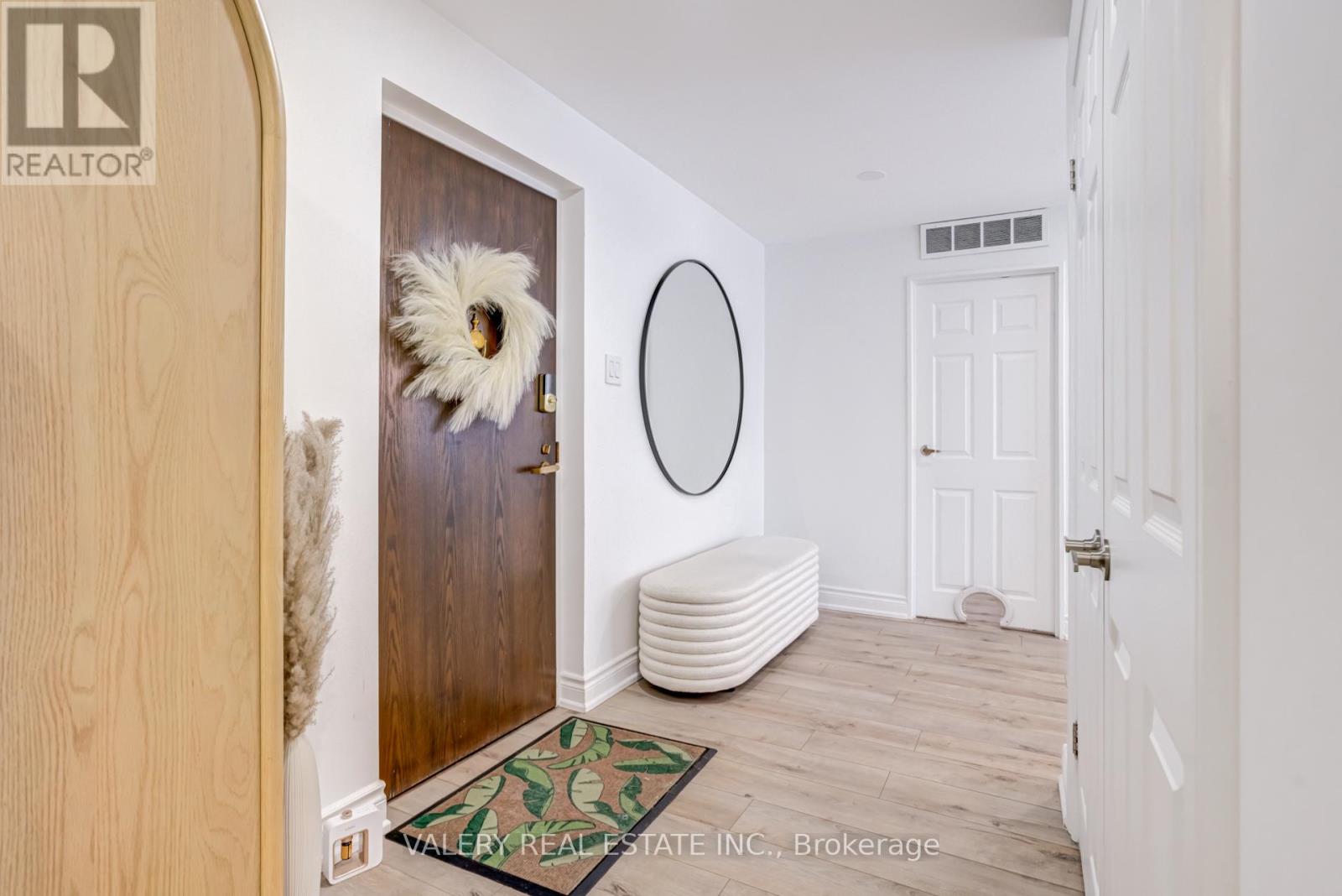 1913 - 55 Harbour Square, Toronto, Ontario  M5J 2L1 - Photo 5 - C12809712