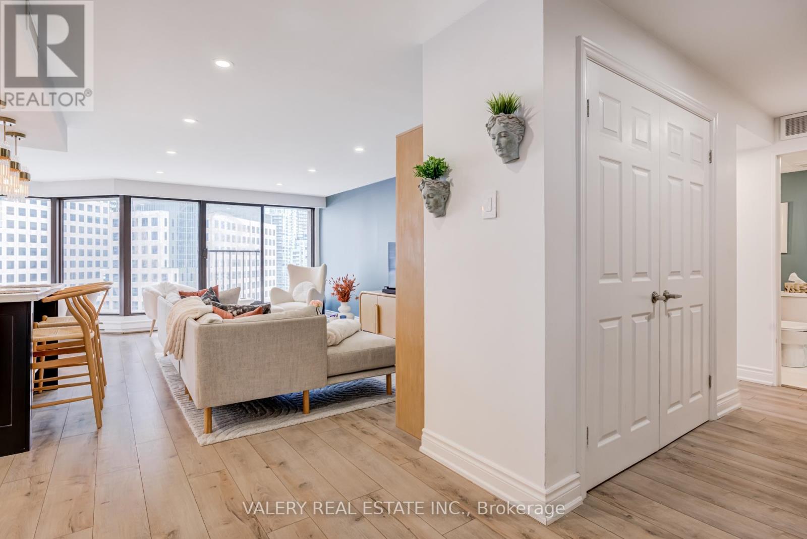 1913 - 55 Harbour Square, Toronto, Ontario  M5J 2L1 - Photo 6 - C12809712