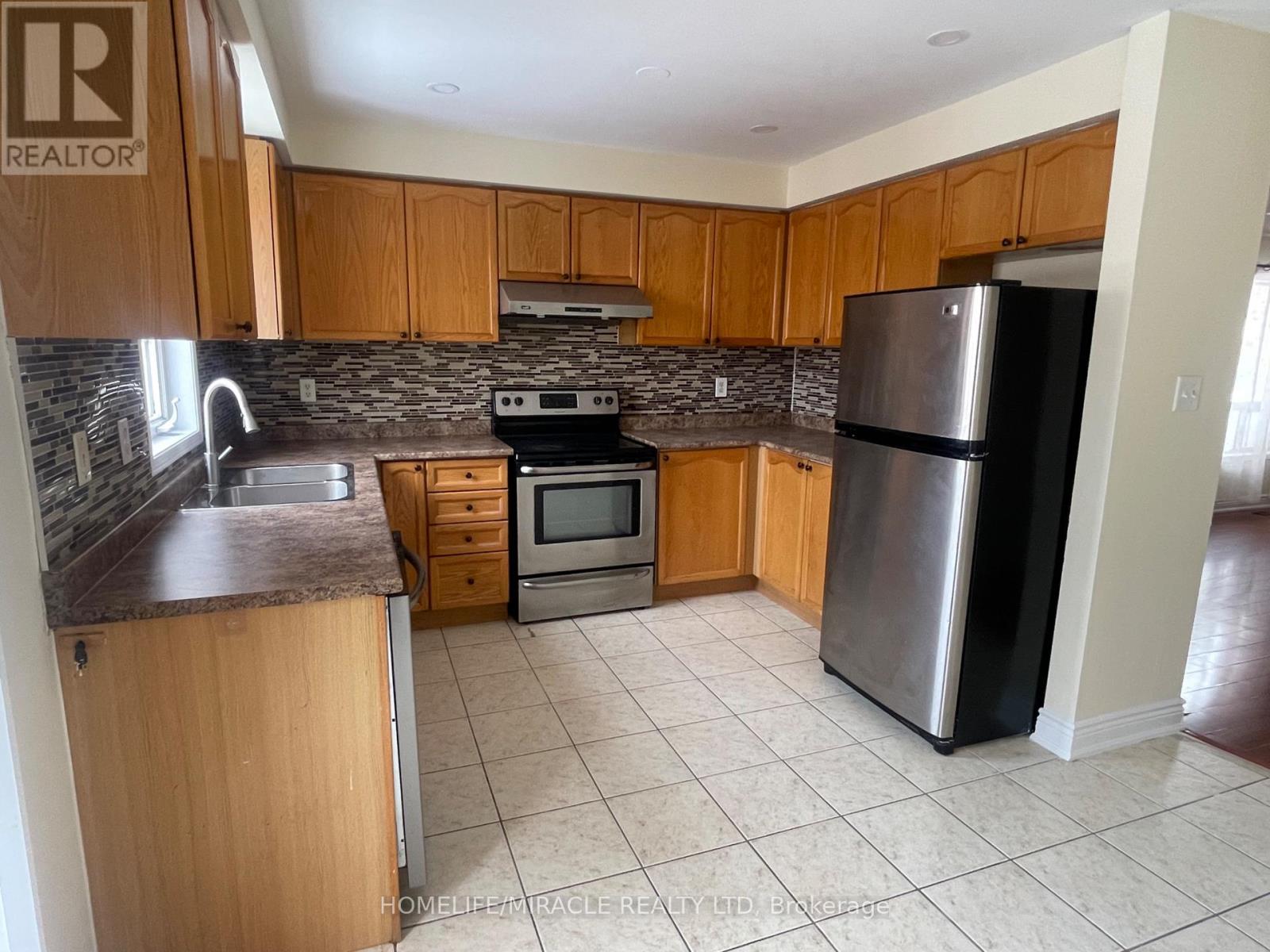 30 Lonestar Crescent, Brampton, Ontario  L7A 2H9 - Photo 10 - W12809702