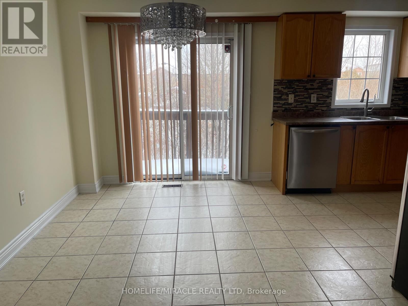 30 Lonestar Crescent, Brampton, Ontario  L7A 2H9 - Photo 11 - W12809702