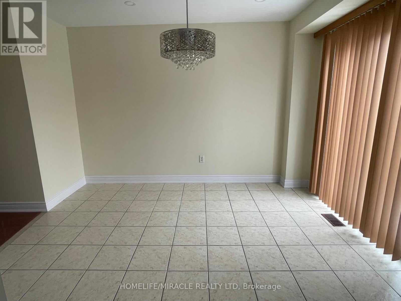30 Lonestar Crescent, Brampton, Ontario  L7A 2H9 - Photo 12 - W12809702