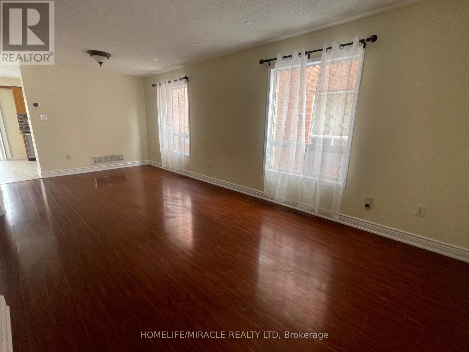 30 Lonestar Crescent, Brampton, Ontario  L7A 2H9 - Photo 5 - W12809702