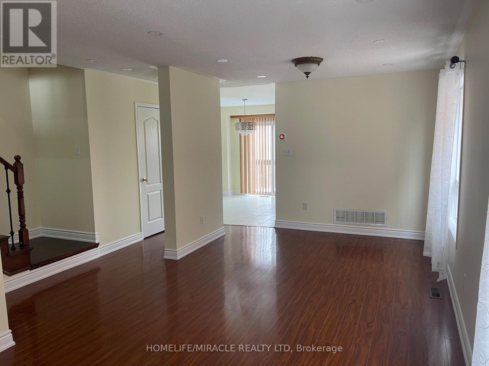 30 Lonestar Crescent, Brampton, Ontario  L7A 2H9 - Photo 7 - W12809702