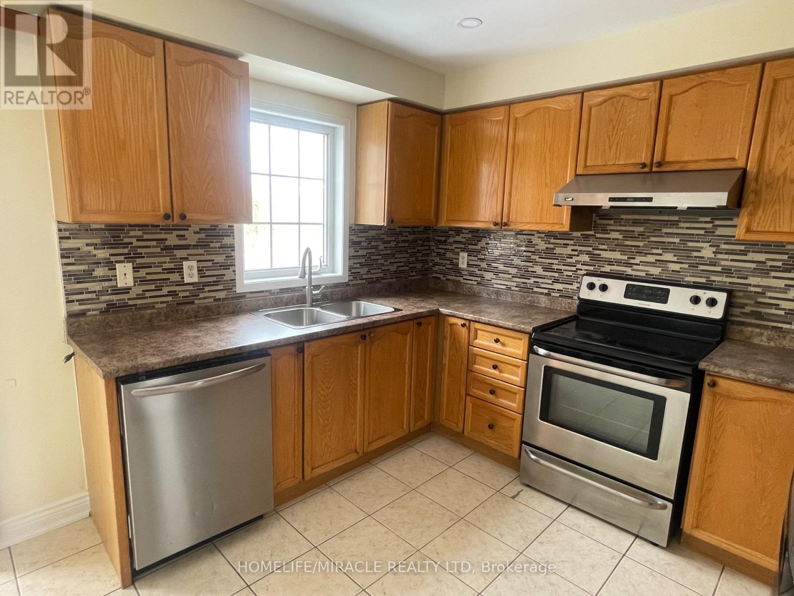 30 Lonestar Crescent, Brampton, Ontario  L7A 2H9 - Photo 9 - W12809702