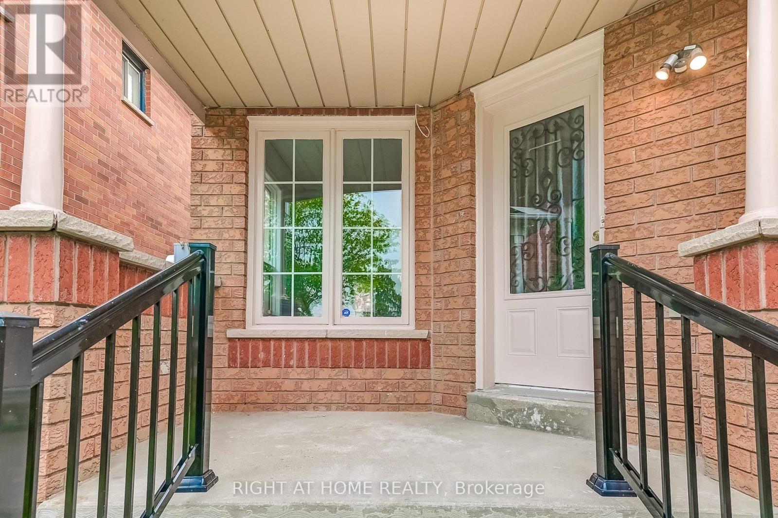 36 Mapleshade Drive W, Brampton, Ontario  L7A 1J1 - Photo 3 - W12809706