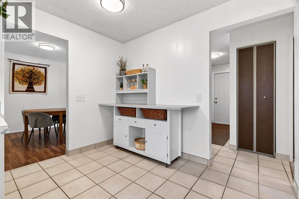 151 Erin Park Close Se, Calgary, Alberta  T2B 2V6 - Photo 11 - A2287304