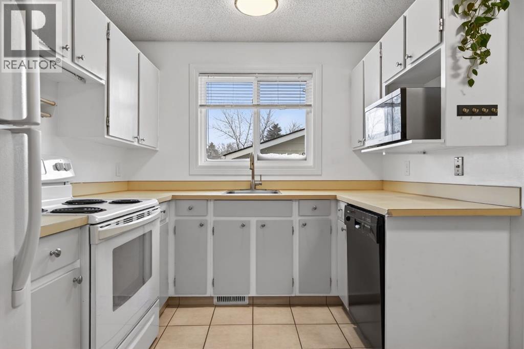 151 Erin Park Close Se, Calgary, Alberta  T2B 2V6 - Photo 13 - A2287304