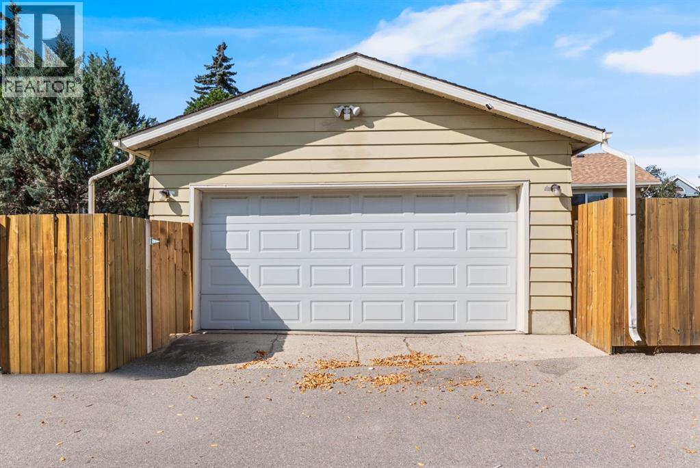 151 Erin Park Close Se, Calgary, Alberta  T2B 2V6 - Photo 36 - A2287304