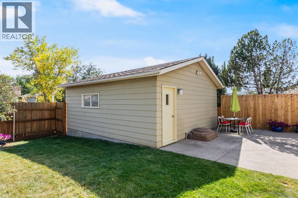 151 Erin Park Close Se, Calgary, Alberta  T2B 2V6 - Photo 37 - A2287304