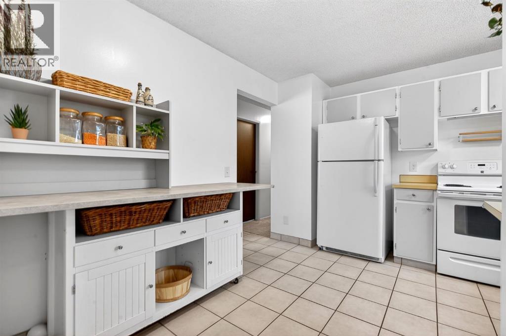 151 Erin Park Close Se, Calgary, Alberta  T2B 2V6 - Photo 12 - A2287304