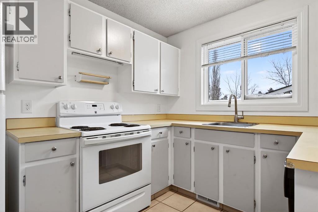 151 Erin Park Close Se, Calgary, Alberta  T2B 2V6 - Photo 16 - A2287304