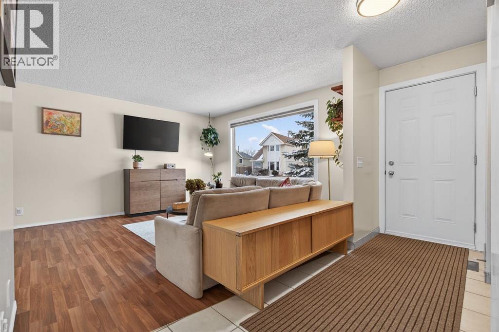 151 Erin Park Close Se, Calgary, Alberta  T2B 2V6 - Photo 4 - A2287304