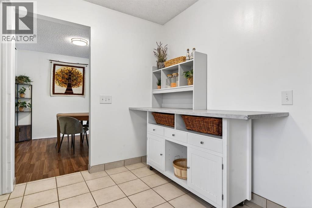 151 Erin Park Close Se, Calgary, Alberta  T2B 2V6 - Photo 14 - A2287304