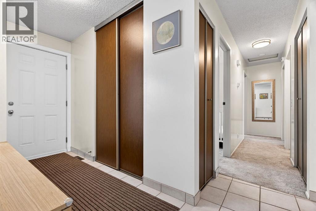 151 Erin Park Close Se, Calgary, Alberta  T2B 2V6 - Photo 3 - A2287304