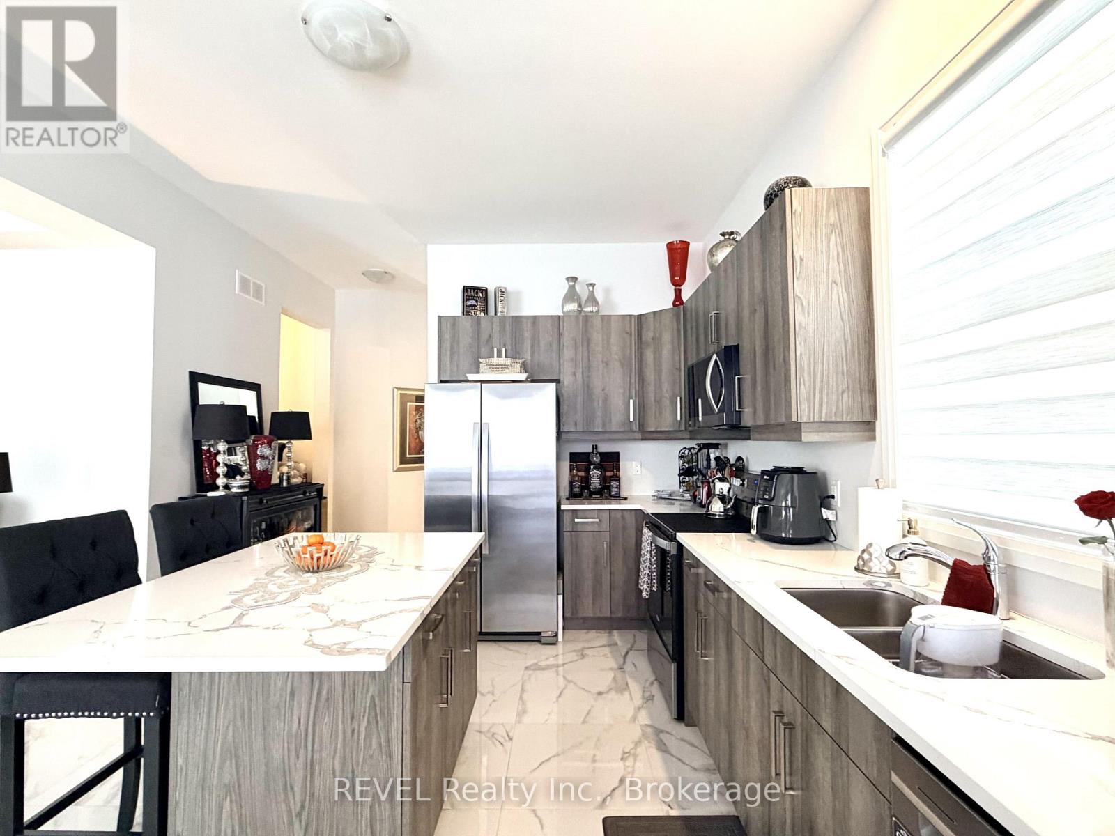 Upper - 7356 Majestic Trail, Niagara Falls, Ontario  L2H 3V4 - Photo 11 - X12809716