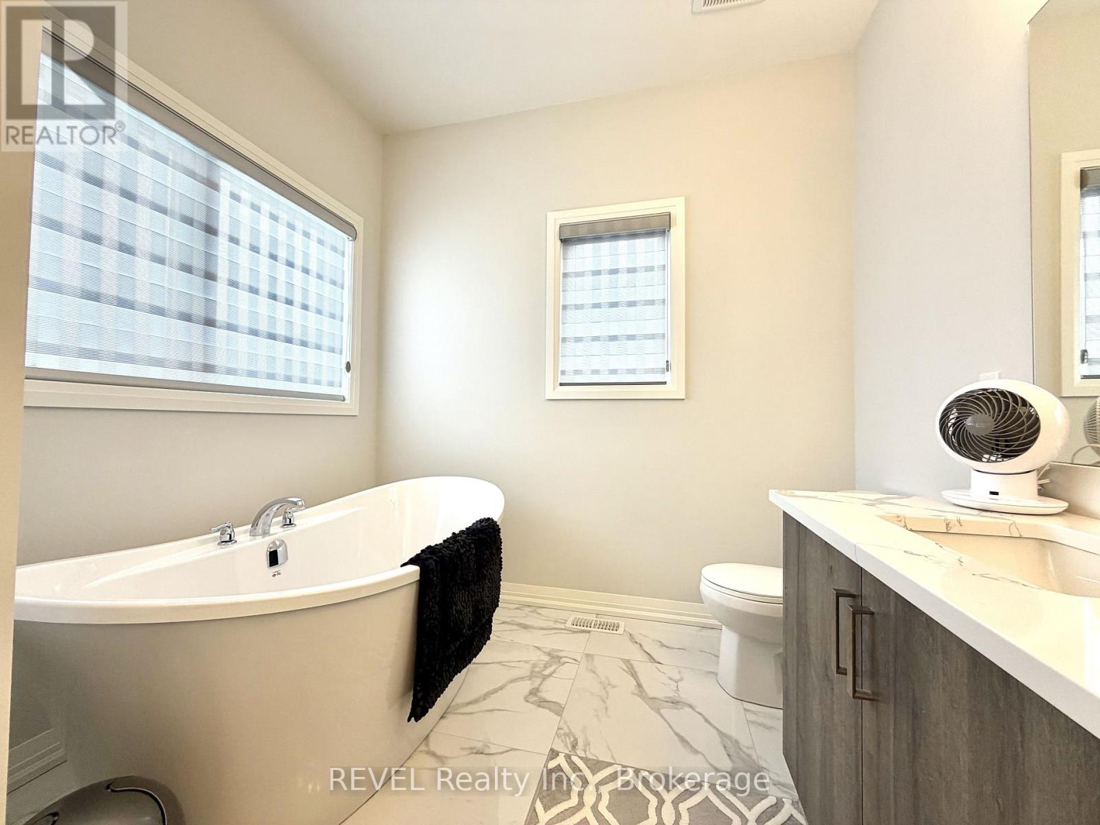 Upper - 7356 Majestic Trail, Niagara Falls, Ontario  L2H 3V4 - Photo 18 - X12809716