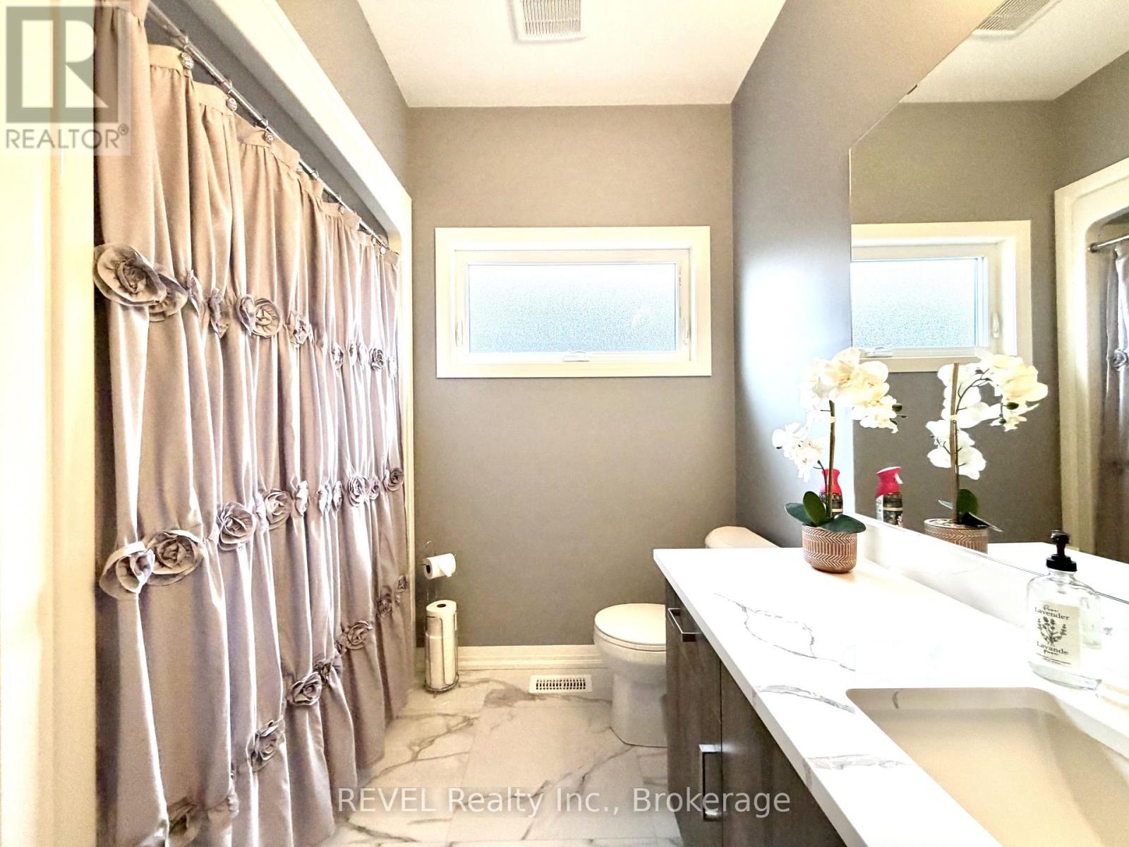 Upper - 7356 Majestic Trail, Niagara Falls, Ontario  L2H 3V4 - Photo 23 - X12809716