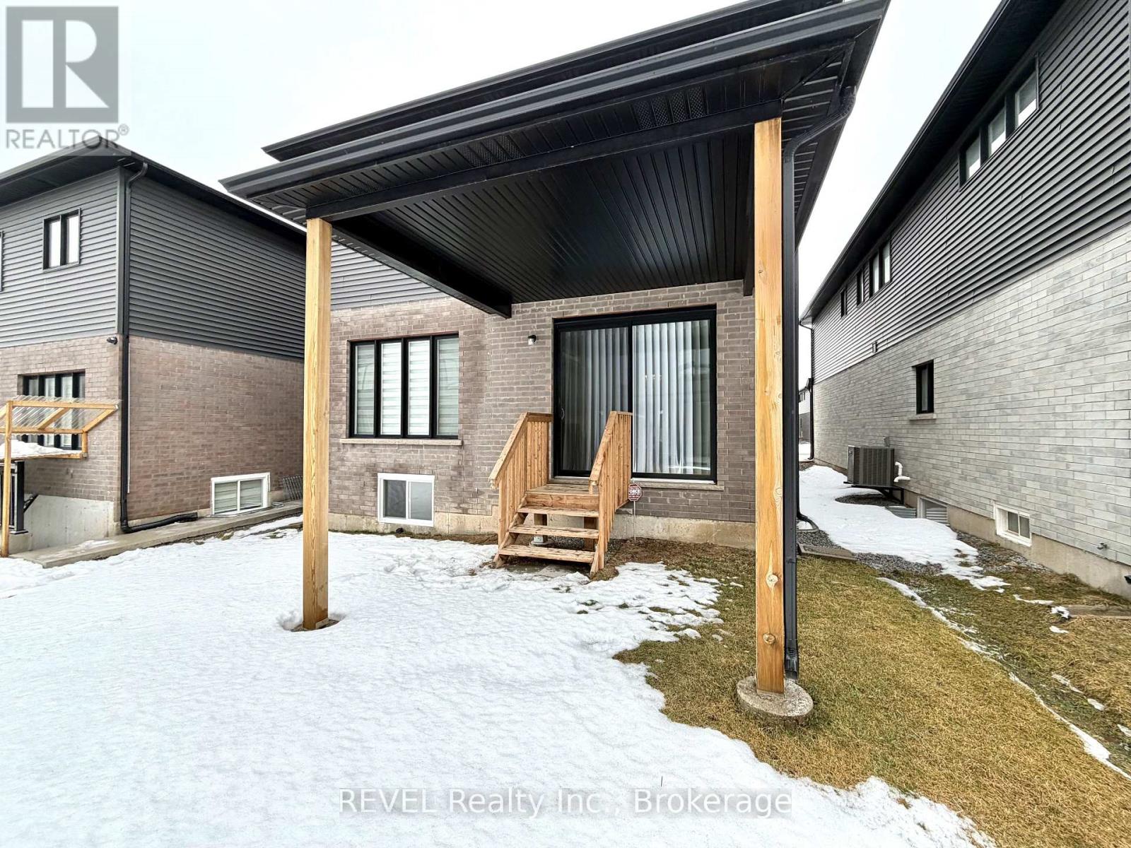 Upper - 7356 Majestic Trail, Niagara Falls, Ontario  L2H 3V4 - Photo 26 - X12809716