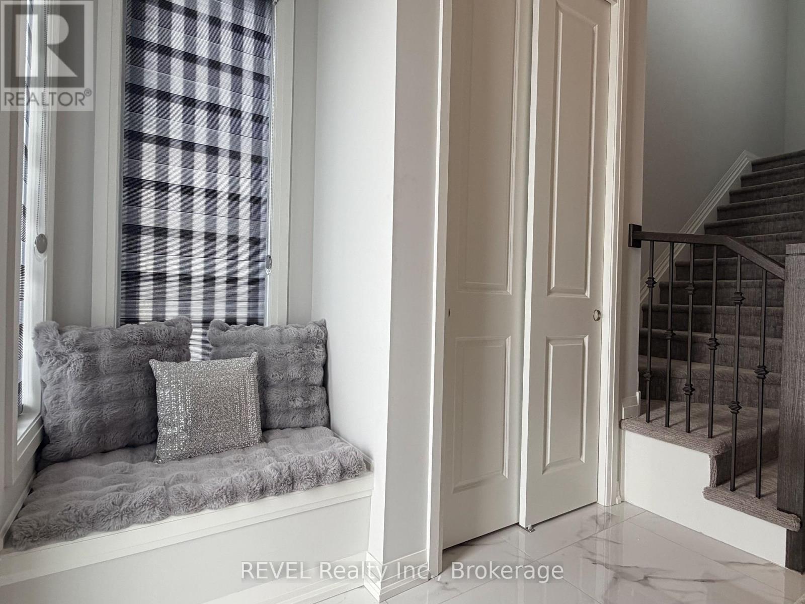 Upper - 7356 Majestic Trail, Niagara Falls, Ontario  L2H 3V4 - Photo 4 - X12809716