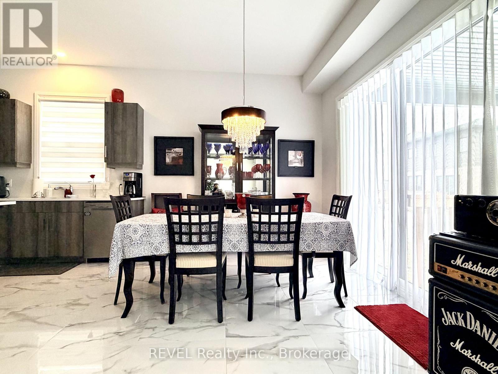 Upper - 7356 Majestic Trail, Niagara Falls, Ontario  L2H 3V4 - Photo 8 - X12809716