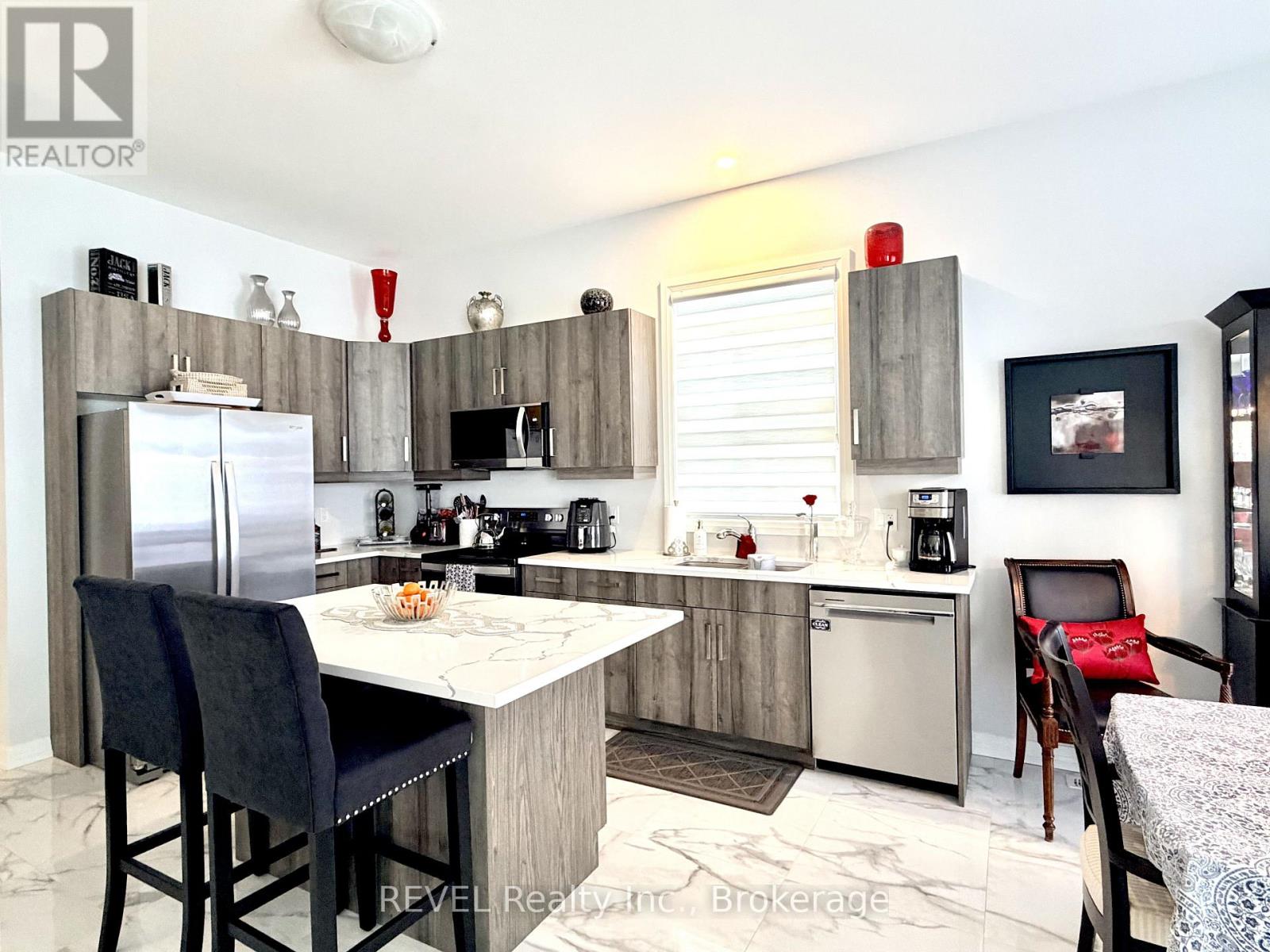 Upper - 7356 Majestic Trail, Niagara Falls, Ontario  L2H 3V4 - Photo 9 - X12809716