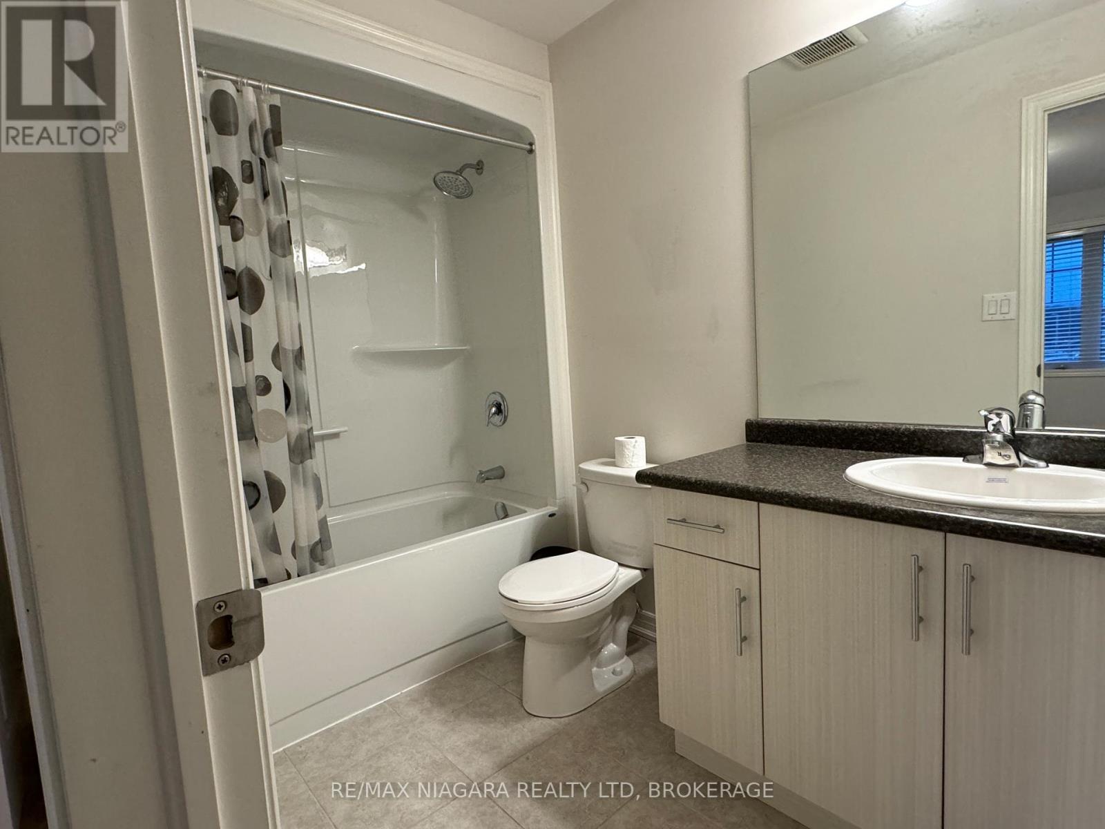 218 Heron Street, Welland, Ontario  L3C 0G7 - Photo 10 - X12448505