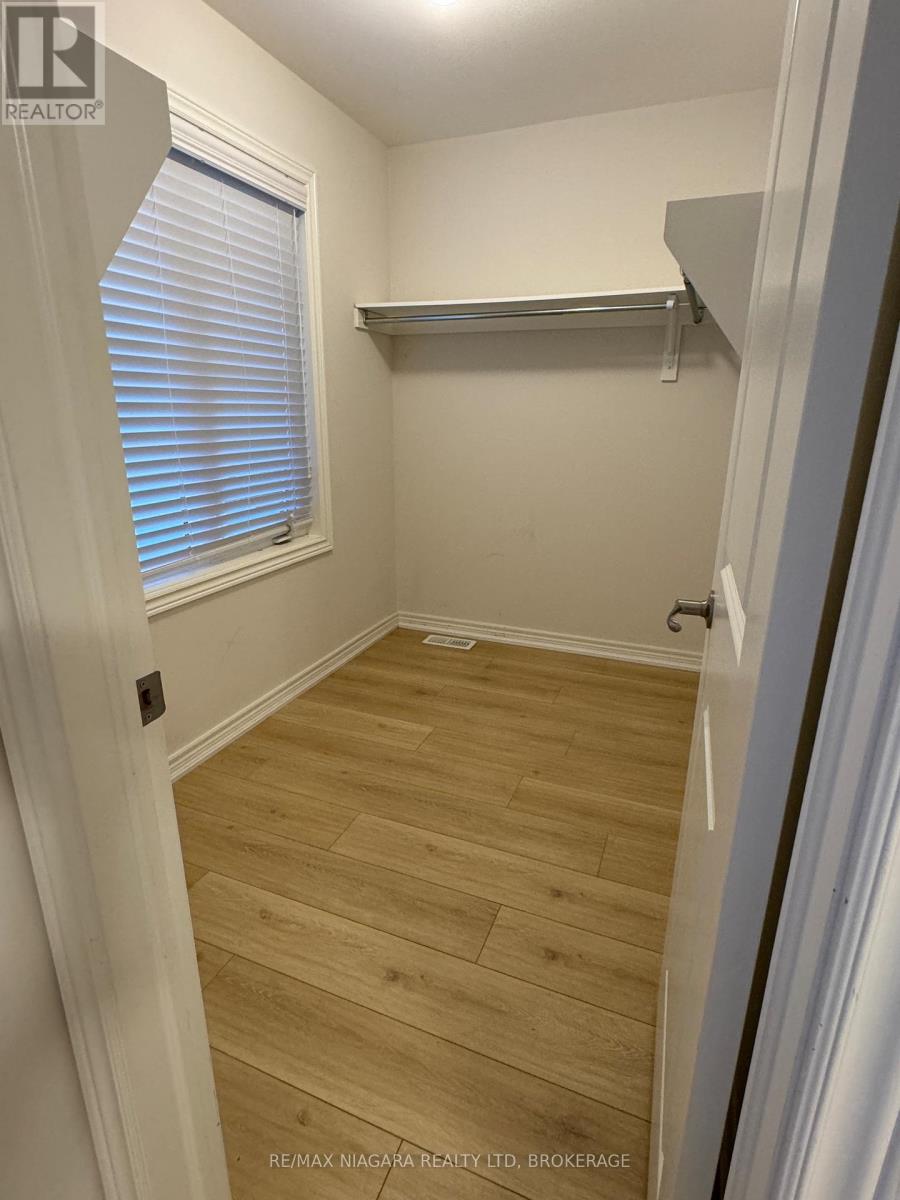 218 Heron Street, Welland, Ontario  L3C 0G7 - Photo 9 - X12448505