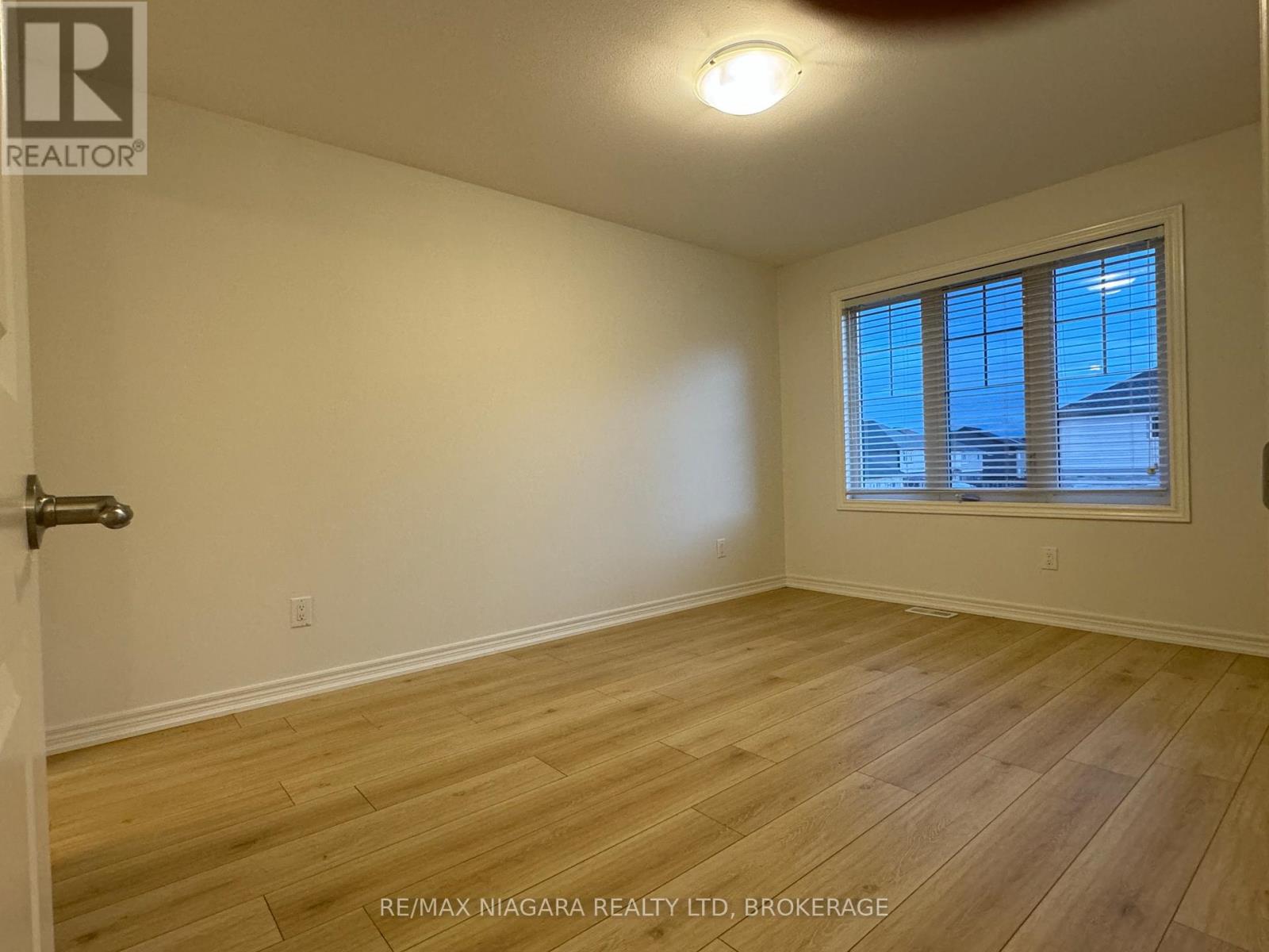 218 Heron Street, Welland, Ontario  L3C 0G7 - Photo 8 - X12448505