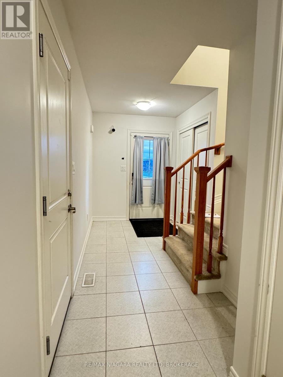 218 Heron Street, Welland, Ontario  L3C 0G7 - Photo 7 - X12448505