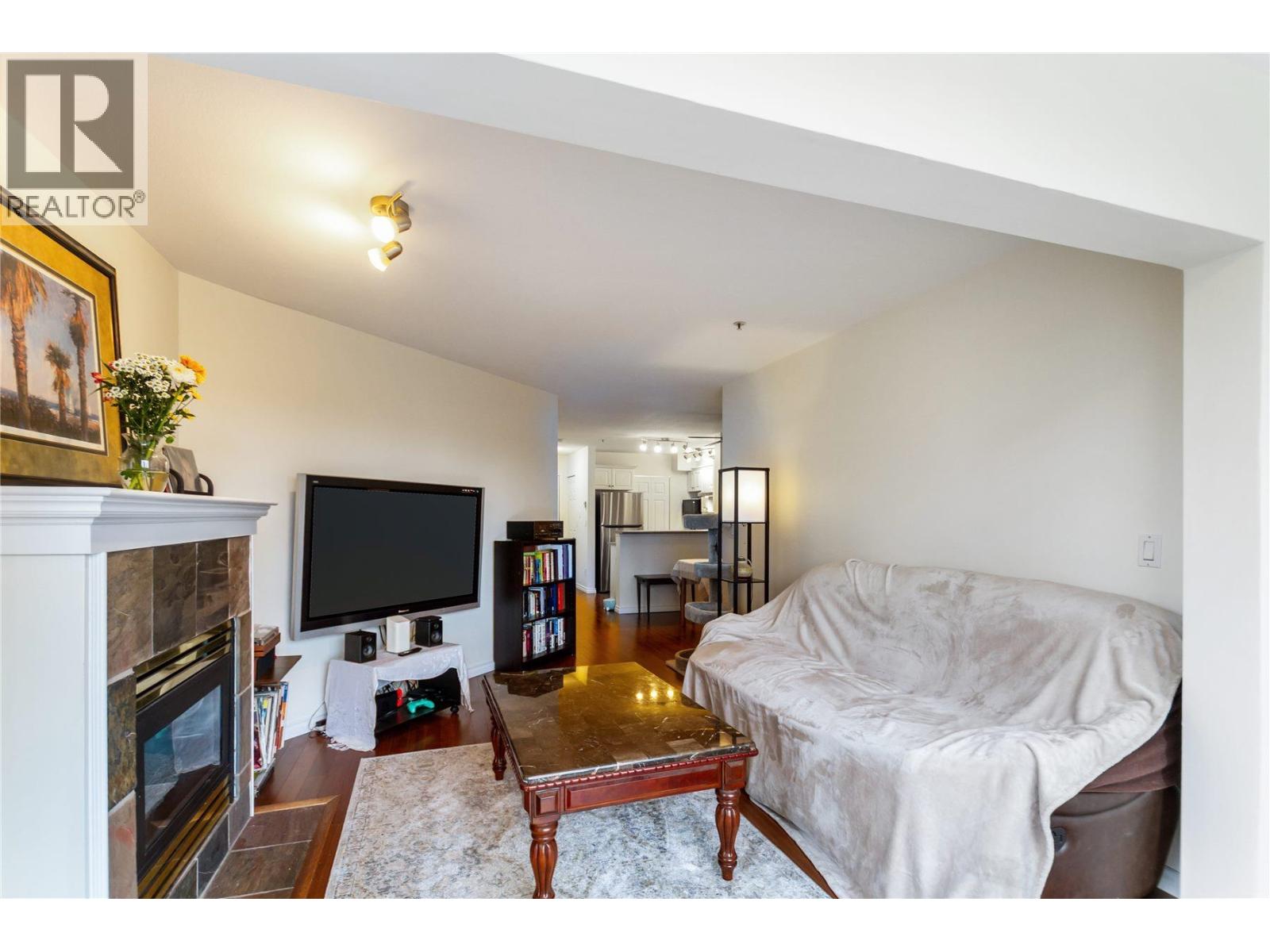 204 155 E 3rd Street, North Vancouver, British Columbia  V7L 1E5 - Photo 5 - R3090125