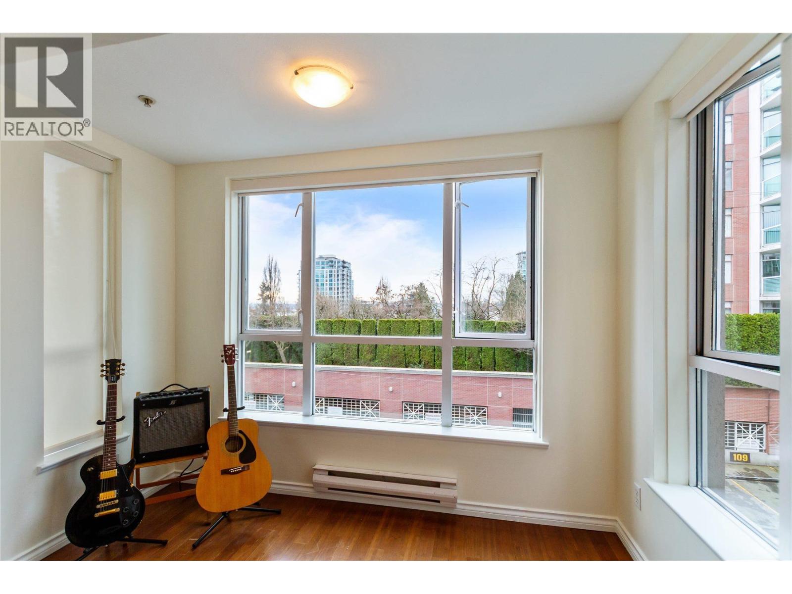 204 155 E 3rd Street, North Vancouver, British Columbia  V7L 1E5 - Photo 4 - R3090125