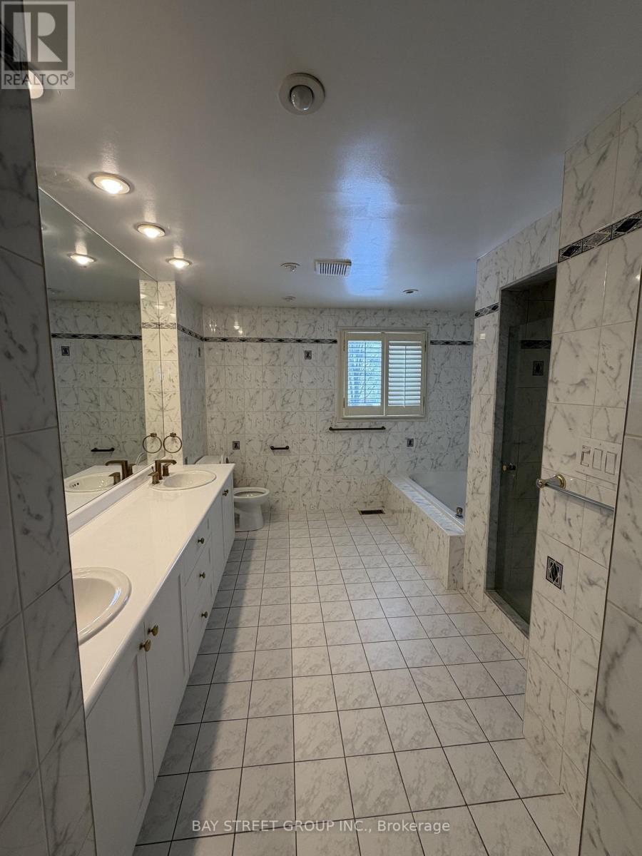 33 Winborne Road, Vaughan, Ontario  L4J 2R8 - Photo 11 - N12632882