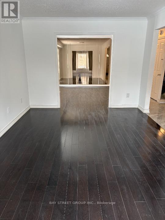 33 Winborne Road, Vaughan, Ontario  L4J 2R8 - Photo 4 - N12632882