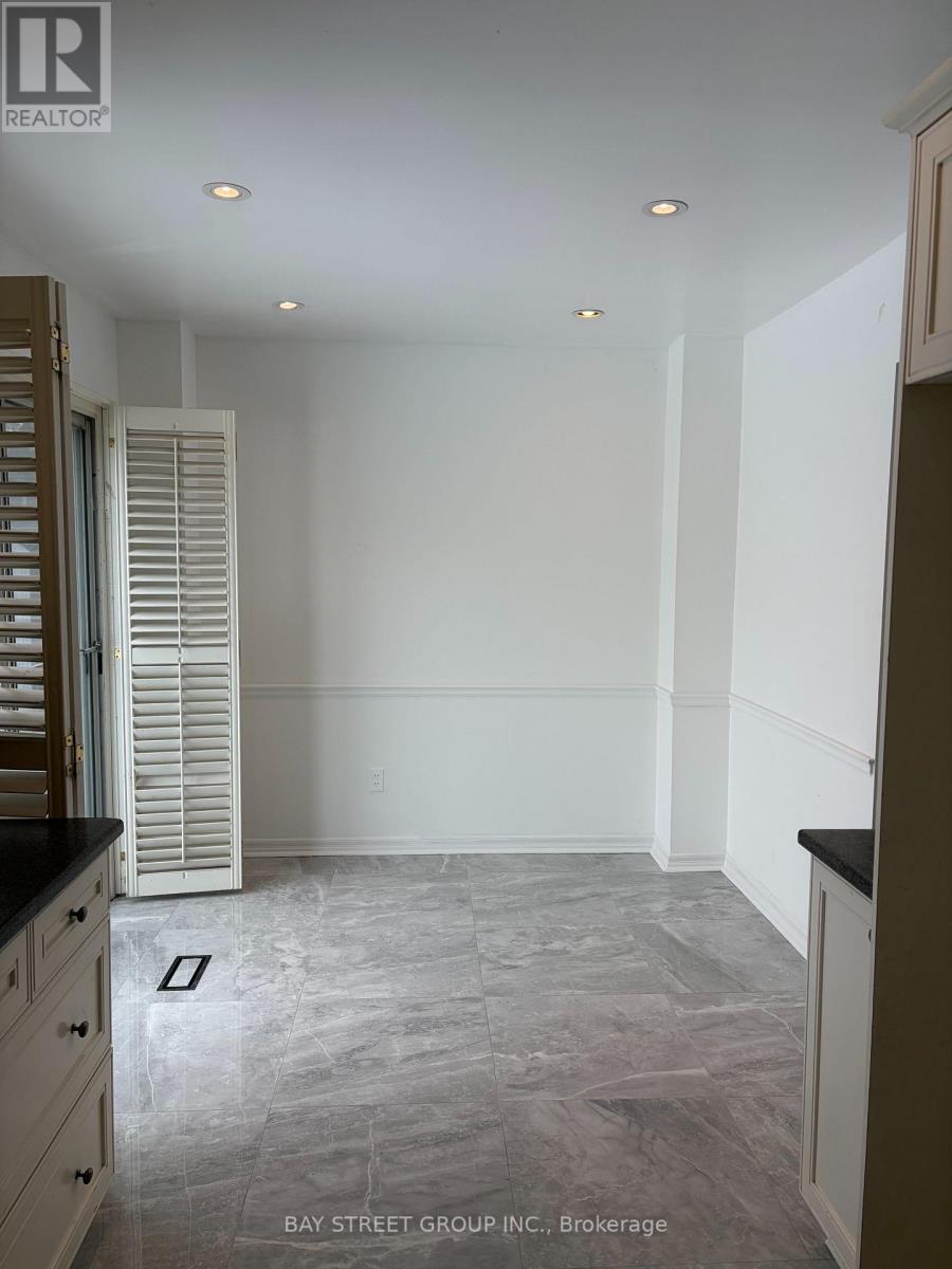 33 Winborne Road, Vaughan, Ontario  L4J 2R8 - Photo 9 - N12632882