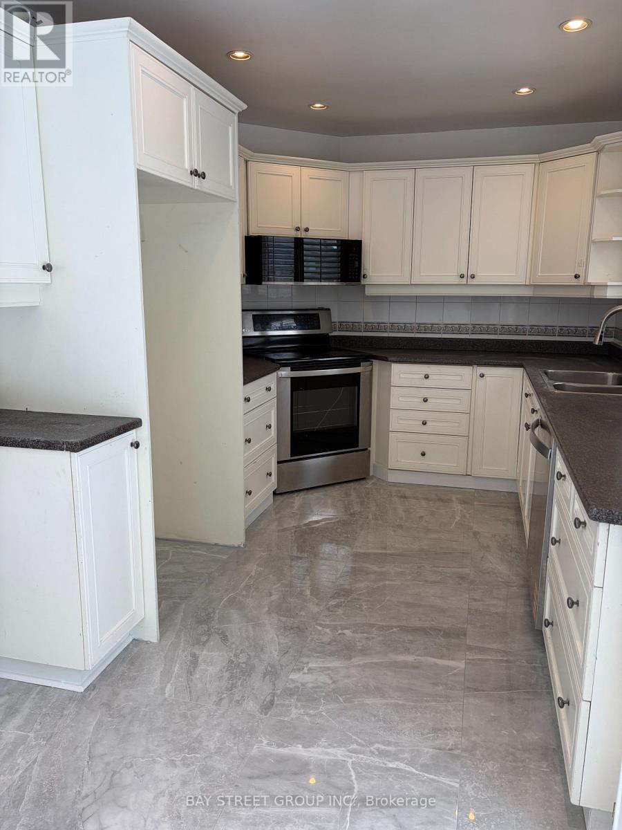 33 Winborne Road, Vaughan, Ontario  L4J 2R8 - Photo 8 - N12632882